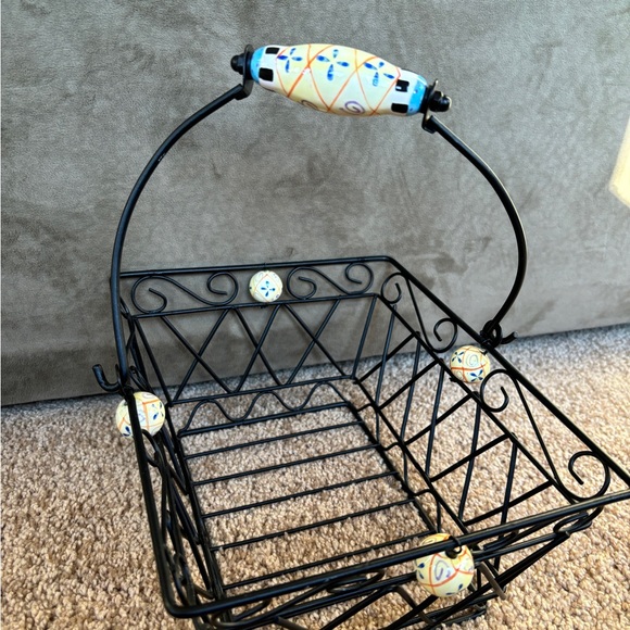 Vintage Black Metal Wire Basket Porcelain Handle and Accents Mackenzie Childs - Picture 16 of 16